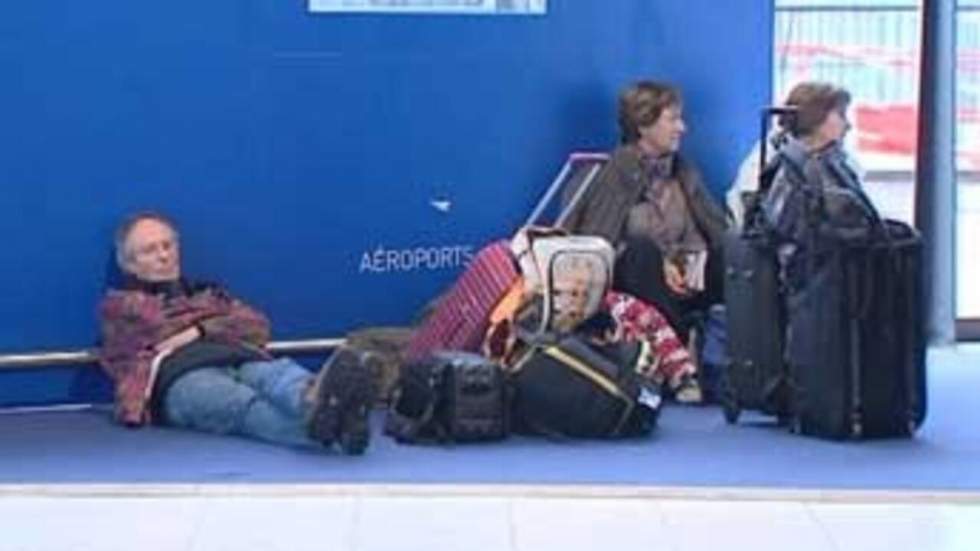 La grève dans les aéroports reconduite mercredi La grève dans les aéroports reconduite mercredi