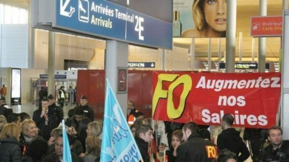 Les grévistes sont remplacés par les forces de l'ordre à Roissy Les grévistes sont remplacés par les forces de l'ordre à Roissy