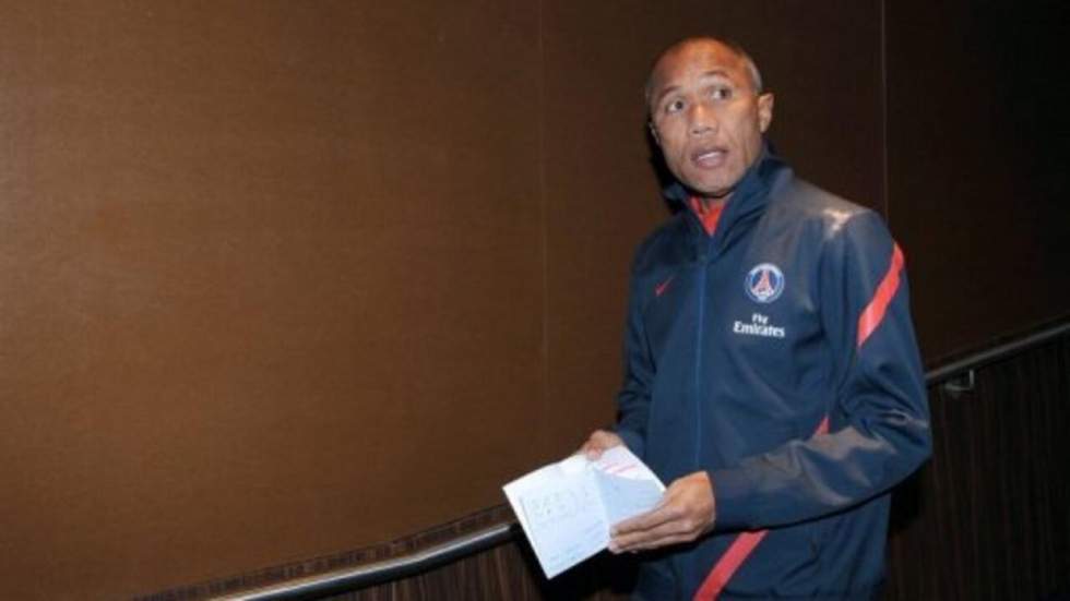 Antoine Kombouaré, leader de la Ligue 1 et limogé du PSG