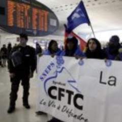 Grèves dans les aéroports : un accord de sortie de crise est signé Grèves dans les aéroports : un accord de sortie de crise est signé