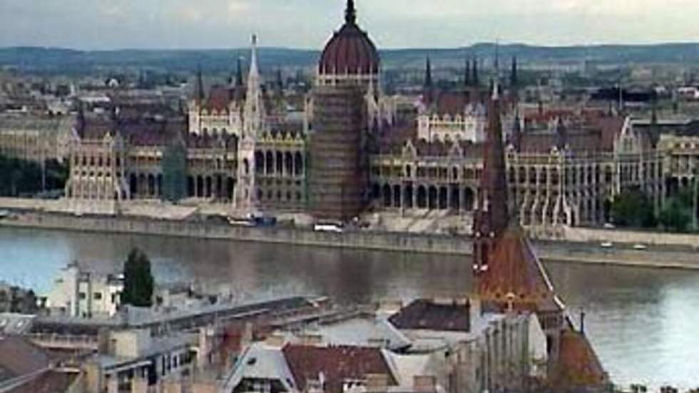 Budapest vote une réforme de la Constitution favorisant le procureur général