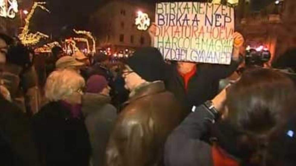 Manifestation à Budapest pour dénoncer la nouvelle Constitution