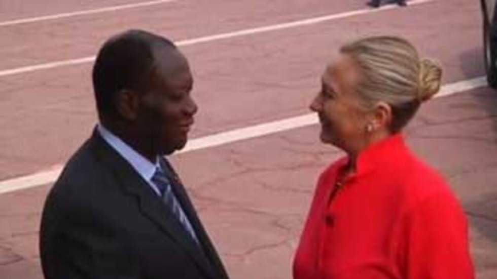 Hillary Clinton salue les progrès accomplis depuis la fin de la crise Hillary Clinton salue les progrès accomplis depuis la fin de la crise