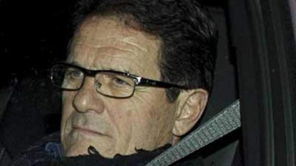 Le sélectionneur de l'équipe d'Angleterre Fabio Capello jette l'éponge