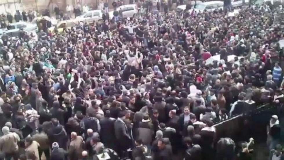 L'armée tire sur la foule en deuil à Damas