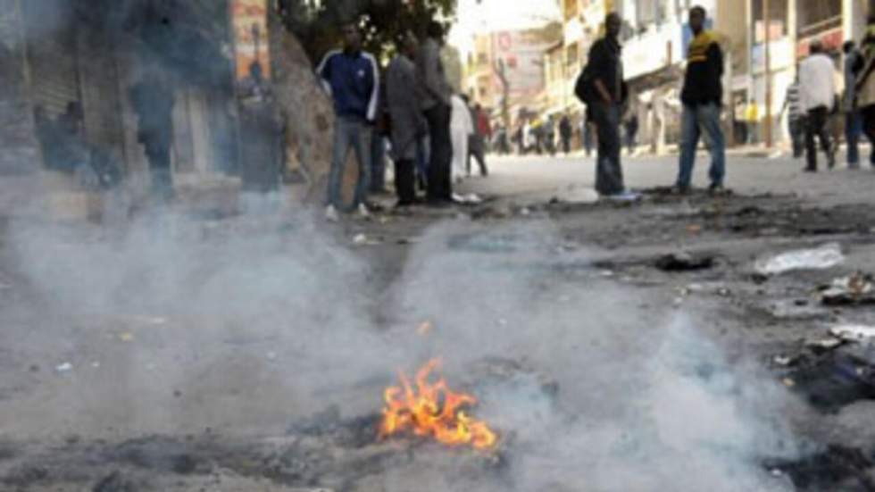 Plusieurs blessés dans les heurts entre policiers et manifestants anti-Wade