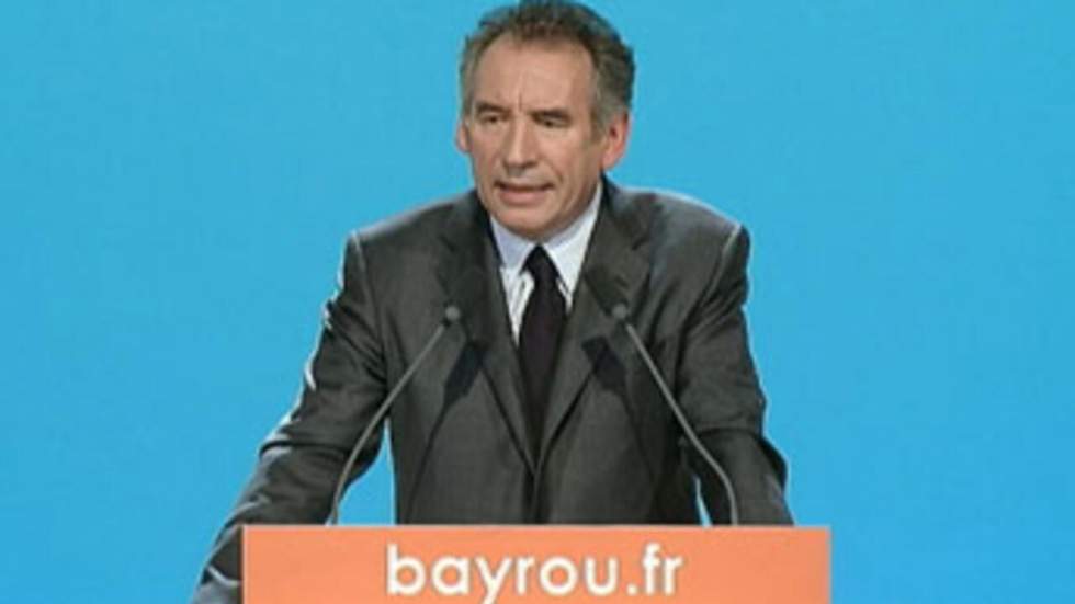 François Bayrou se présente aux indécis comme l'alternative face à Sarkozy et Hollande