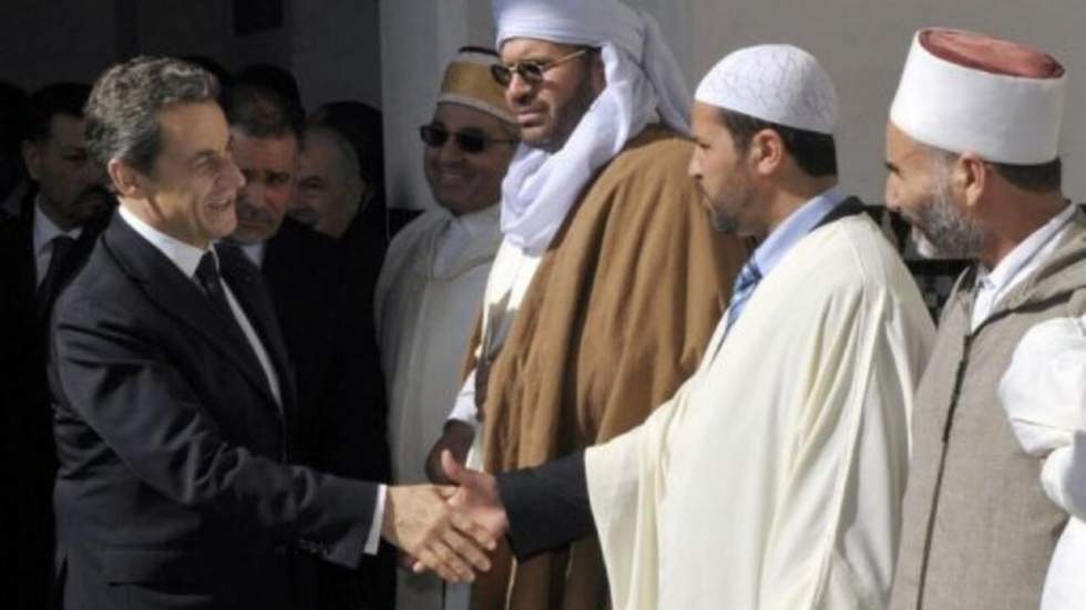 Nicolas Sarkozy à la Grande Mosquée de Paris pour mettre un terme à la polémique sur le halal Nicolas Sarkozy à la Grande Mosquée de Paris pour mettre un terme à la polémique sur le halal