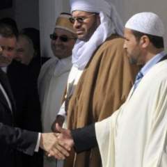 Nicolas Sarkozy à la Grande Mosquée de Paris pour mettre un terme à la polémique sur le halal Nicolas Sarkozy à la Grande Mosquée de Paris pour mettre un terme à la polémique sur le halal