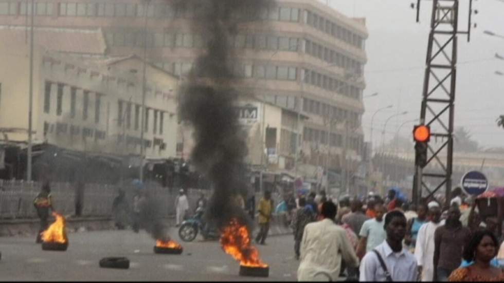 Des soldats mutins affirment avoir renversé le président Amadou Toumani Touré Des soldats mutins affirment avoir renversé le président Amadou Toumani Touré