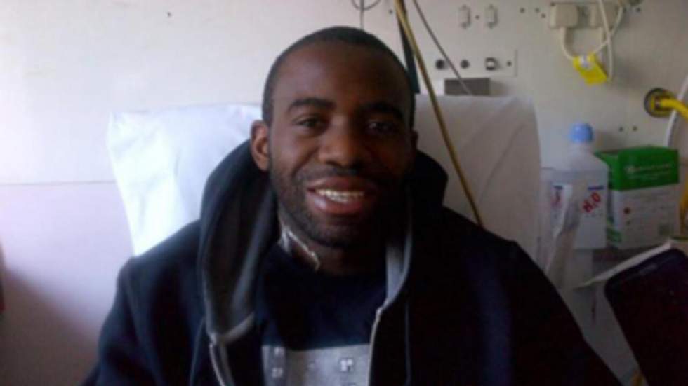 Muamba apparaît souriant à l’hôpital