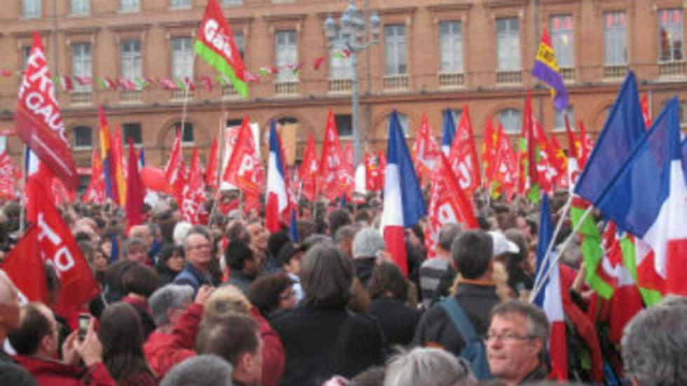 Jean-Luc Mélenchon prend le Capitole à Toulouse et confirme sa popularité