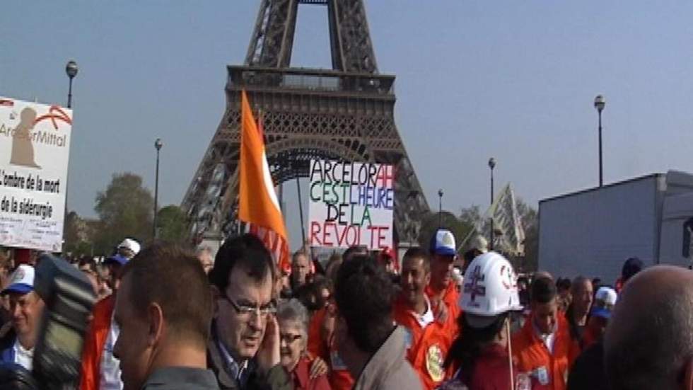 Les salariés d'ArcelorMittal achèvent leur "marche de l'acier" à Paris