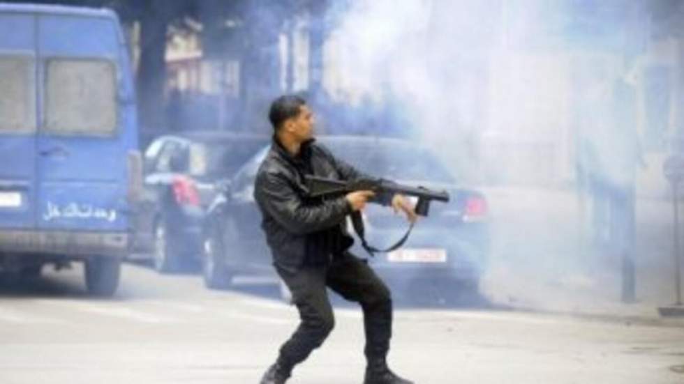 Violents heurts à Tunis lors d'une manifestation interdite par le pouvoir