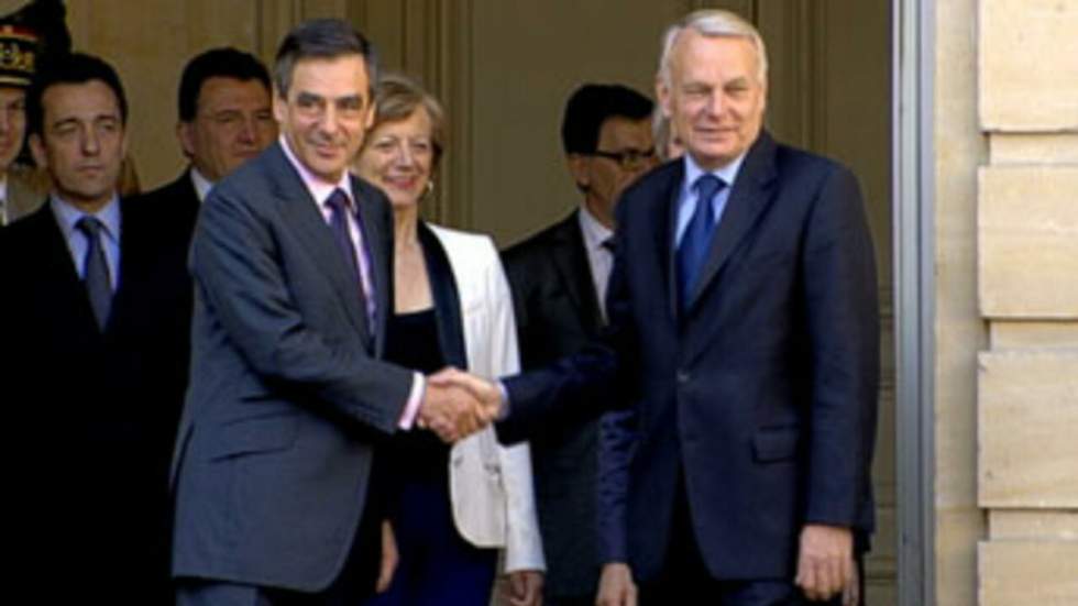 Jean-Marc Ayrault prend ses fonctions à Matignon Jean-Marc Ayrault prend ses fonctions à Matignon