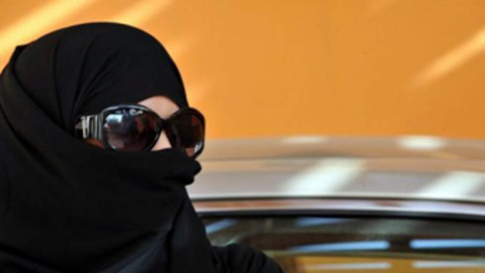La vidéo d'une Saoudienne tenant tête à la police religieuse fait débat sur le Web La vidéo d'une Saoudienne tenant tête à la police religieuse fait débat sur le Web