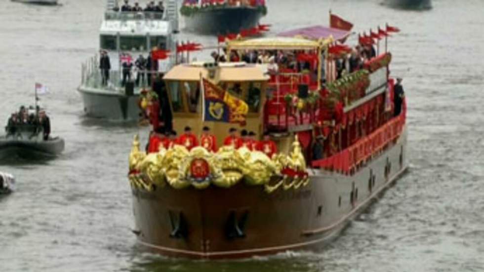 Un millier de bateaux paradent pour fêter le jubilé d'Elisabeth II Un millier de bateaux paradent pour fêter le jubilé d'Elisabeth II