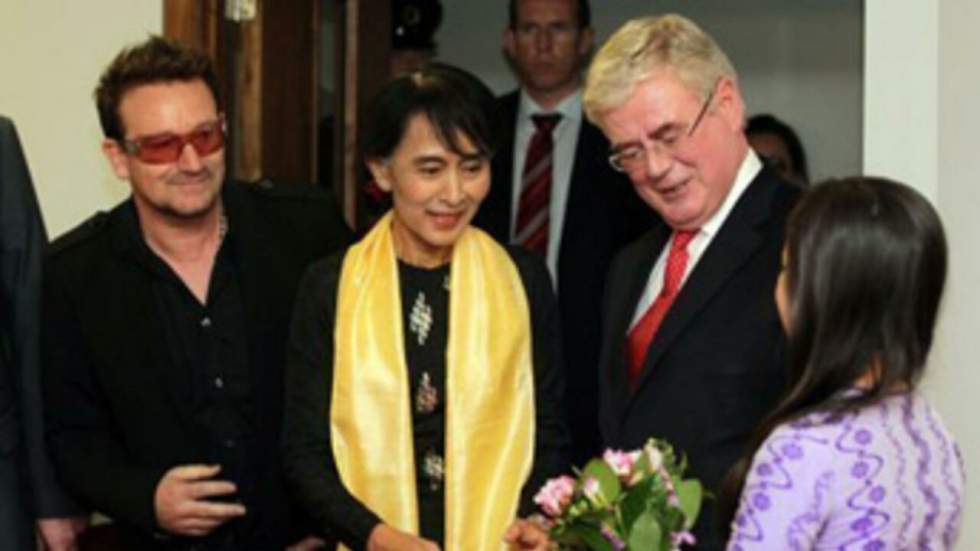 Aung San Suu Kyi fête ses 67 ans au Royaume-Uni, une étape riche en émotions