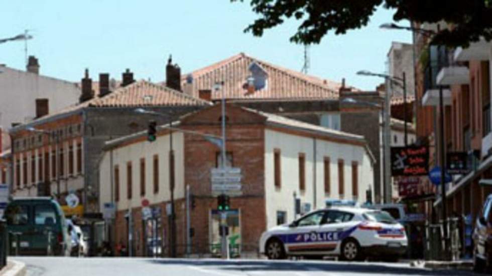 Toulouse : un homme se réclamant d'Al-Qaïda prend plusieurs personnes en otage Toulouse : un homme se réclamant d'Al-Qaïda prend plusieurs personnes en otage