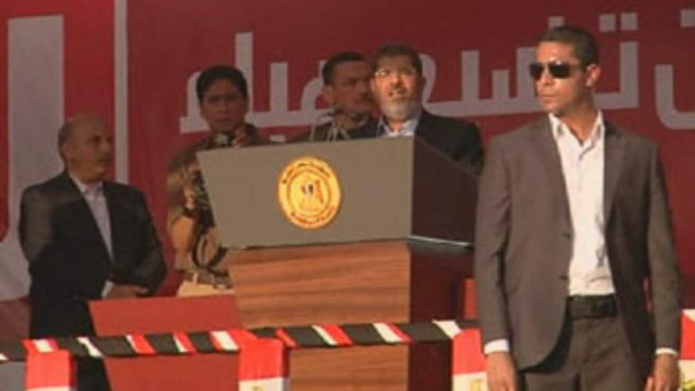 Place Tahrir, le président Mohamed Morsi prête symboliquement serment Place Tahrir, le président Mohamed Morsi prête symboliquement serment