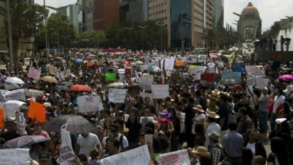 Des dizaines de milliers de manifestants contestent la victoire d'Enrique Peña Nieto