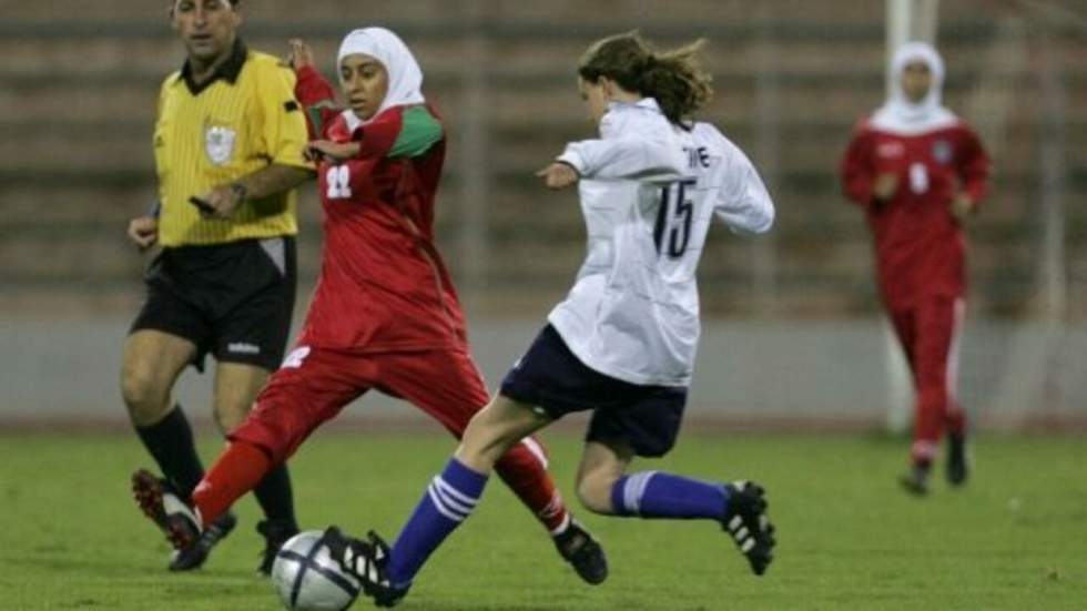 Footballeuses voilées aux JO : "Accepter cette loi, c’est oublier le combat des pionnières!"