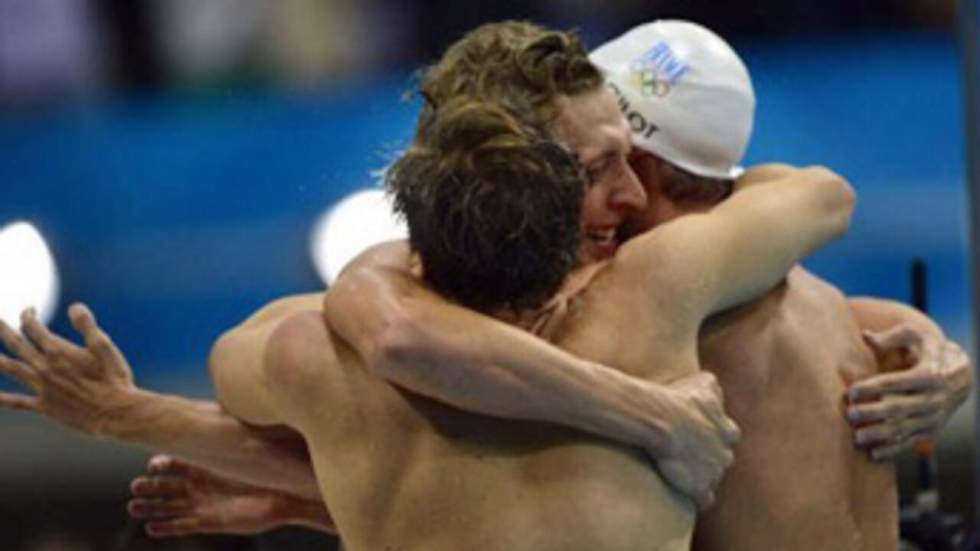 Les relayeurs français du 4x100 m nage libre remportent la médaille d'or Les relayeurs français du 4x100 m nage libre remportent la médaille d'or