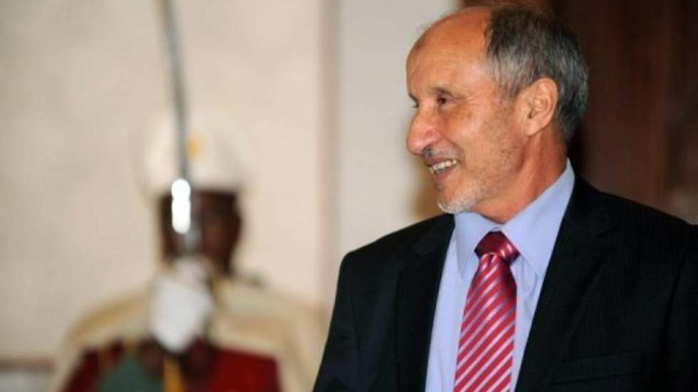 Le CNT libyen remet le pouvoir à la nouvelle assemblée élue Le CNT libyen remet le pouvoir à la nouvelle assemblée élue