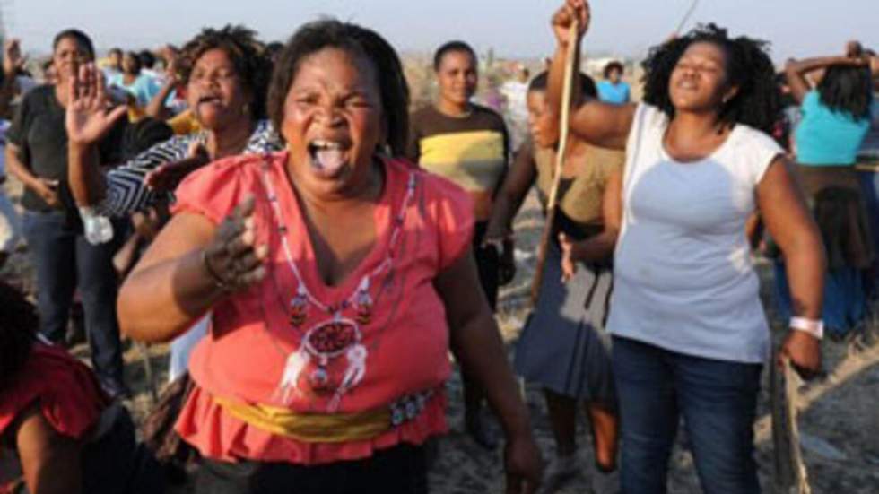 Lonmin impose un ultimatum aux mineurs grévistes de Marikana Lonmin impose un ultimatum aux mineurs grévistes de Marikana