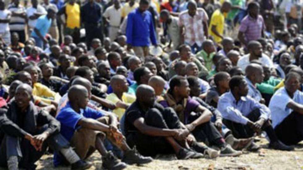 La direction de la mine de Marikana lâche du lest face aux grévistes