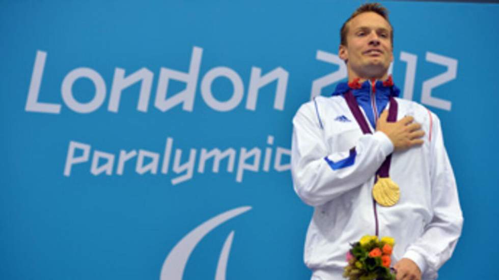 Le nageur Charles Rozoy décroche la première médaille d'or française