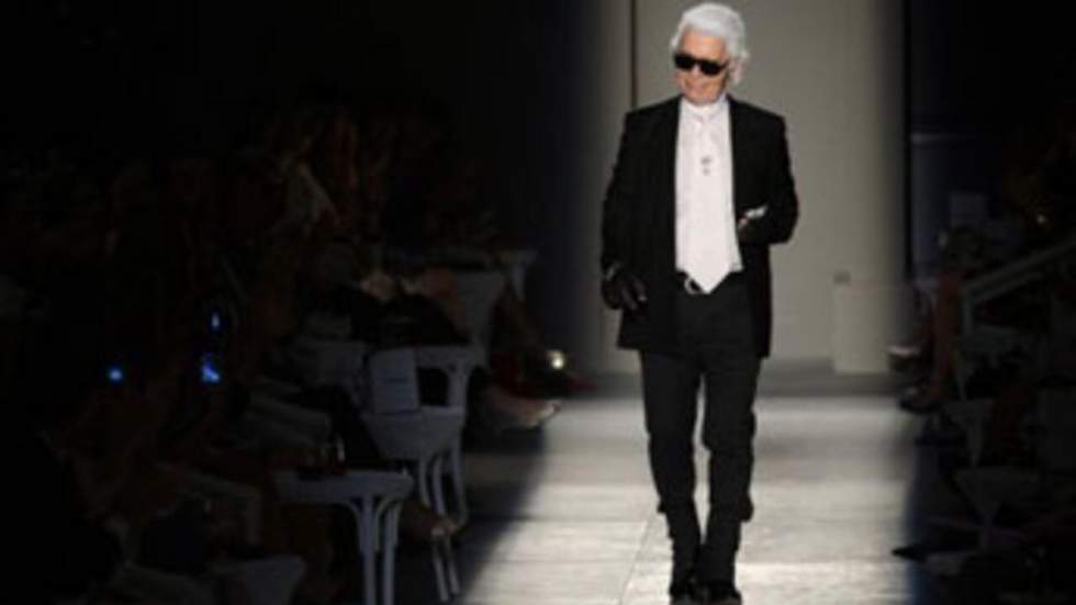 Pour Karl Lagerfeld, François Hollande est un "imbécile" Pour Karl Lagerfeld, François Hollande est un "imbécile"