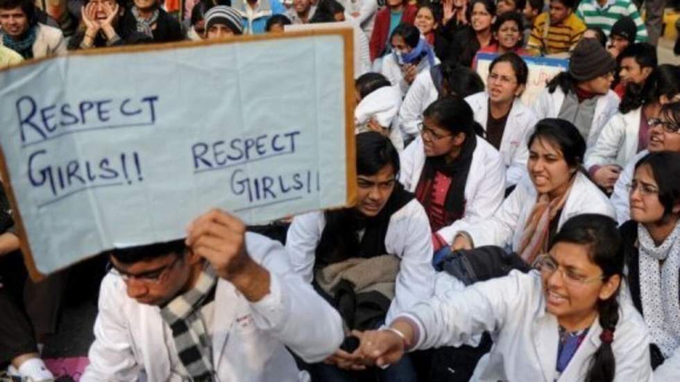 Un policier tué lors d'une manifestation contre le viol d’une étudiante en Inde Un policier tué lors d'une manifestation contre le viol d’une étudiante en Inde