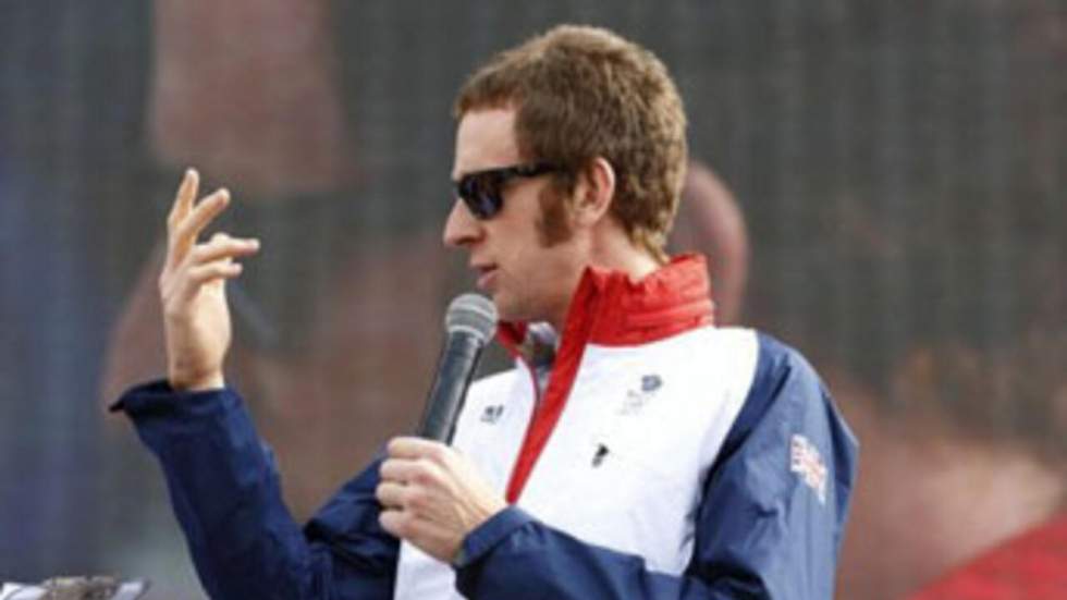 Le maillot jaune Bradley Wiggins anobli par la reine d'Angleterre