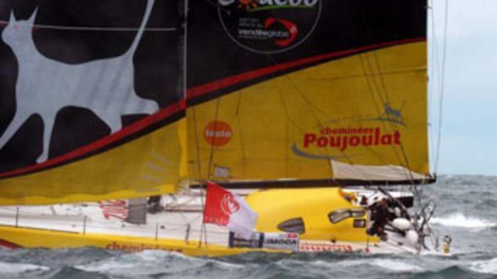 Le bateau de Bernard Stamm percuté par un objet dans le Pacifique Sud Le bateau de Bernard Stamm percuté par un objet dans le Pacifique Sud