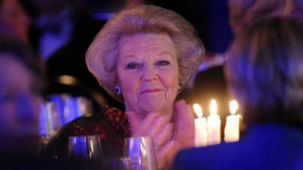 La reine Beatrix des Pays-Bas cède le trône à son fils La reine Beatrix des Pays-Bas cède le trône à son fils
