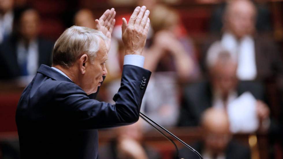 "Je sais où je vais" : en pleine tempête Cahuzac, Ayrault veut garder le cap