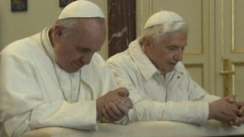 Rencontre inédite entre le pape François et Benoît XVI dans une ambiance "familiale"