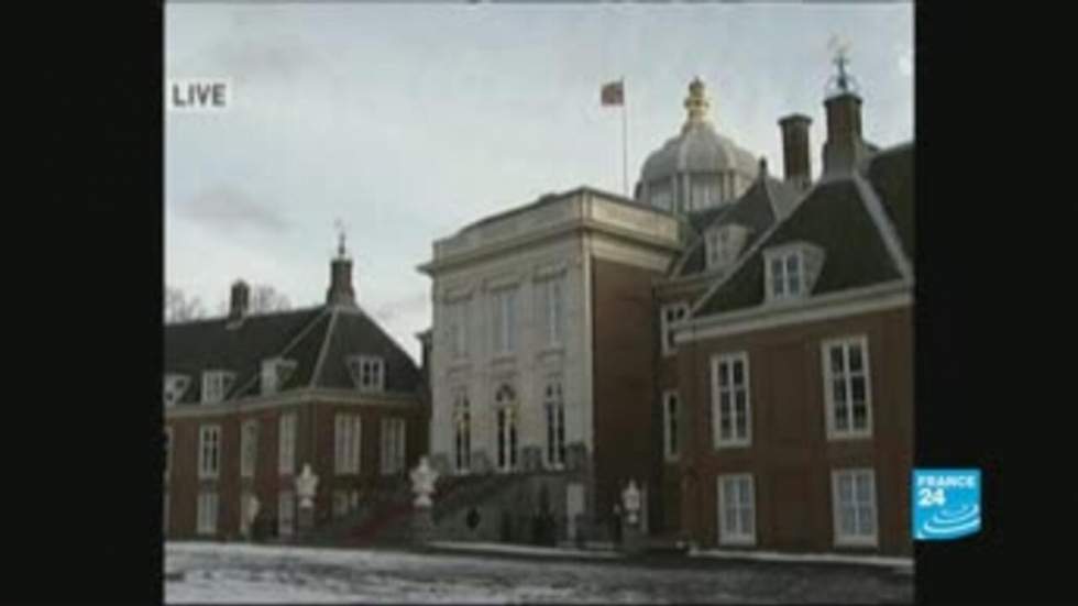 Willem-Alexander remplace la reine Beatrix sur le trône des Pays-Bas Willem-Alexander remplace la reine Beatrix sur le trône des Pays-Bas