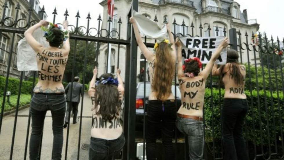 Tunis : les trois Femen qui ont manifesté seins nus seront jugées le 5 juin