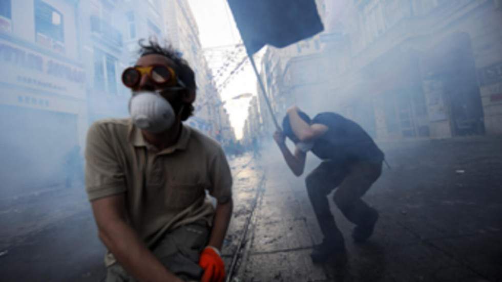 En images : policiers et manifestants s'affrontent au cœur d'Istanbul