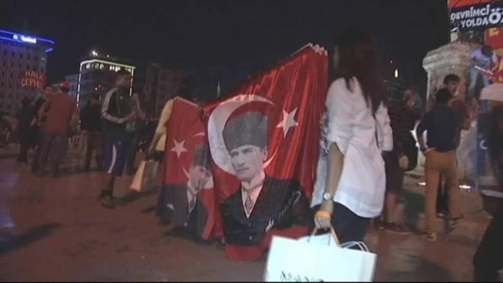 Reportage place Taksim : "Défendre l'héritage d'Ataturk"