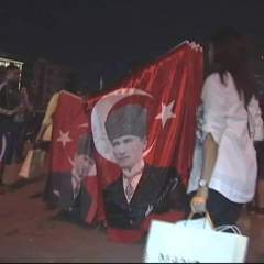 Reportage place Taksim : "Défendre l'héritage d'Ataturk" Reportage place Taksim : "Défendre l'héritage d'Ataturk"