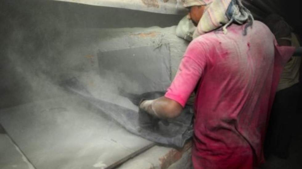 Bangladesh : des centaines d'ouvriers d'une usine textile tombent malades Bangladesh : des centaines d'ouvriers d'une usine textile tombent malades