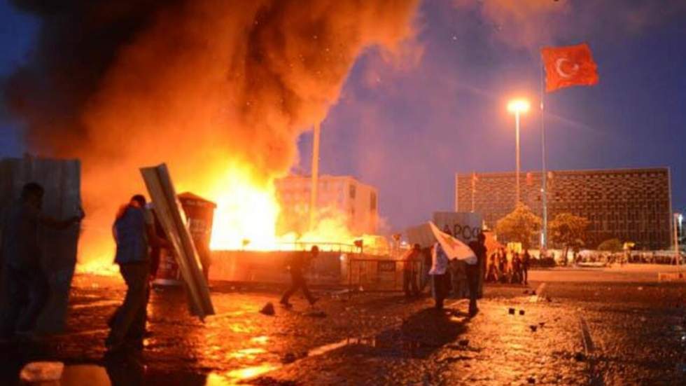 Nouveaux affrontements place Taksim entre policiers et manifestants