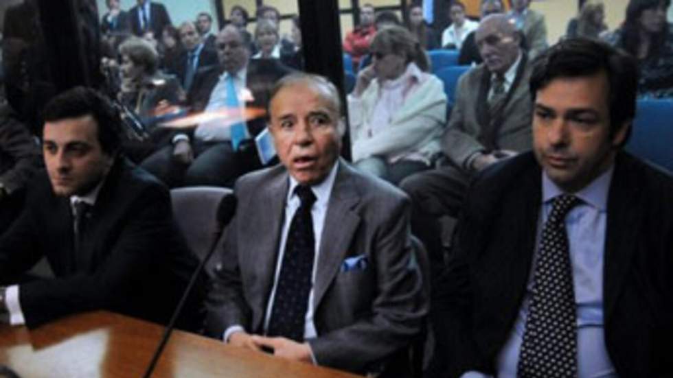 L'ex-président Carlos Menem condamné à 7 ans de prison pour trafic d'armes L'ex-président Carlos Menem condamné à 7 ans de prison pour trafic d'armes