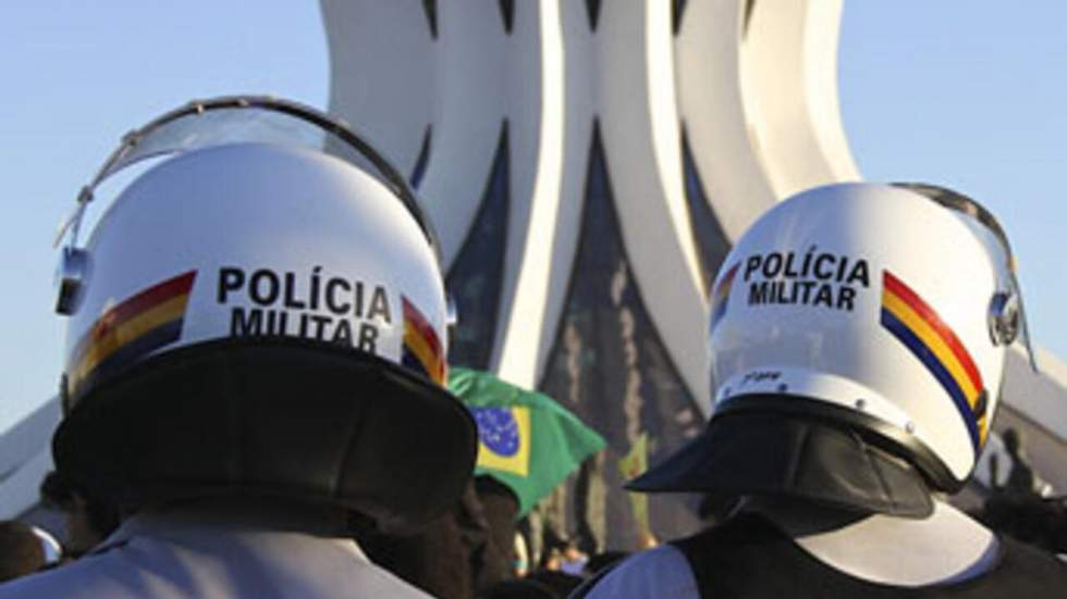 En images : les manifestants donnent de la voix à Brasilia