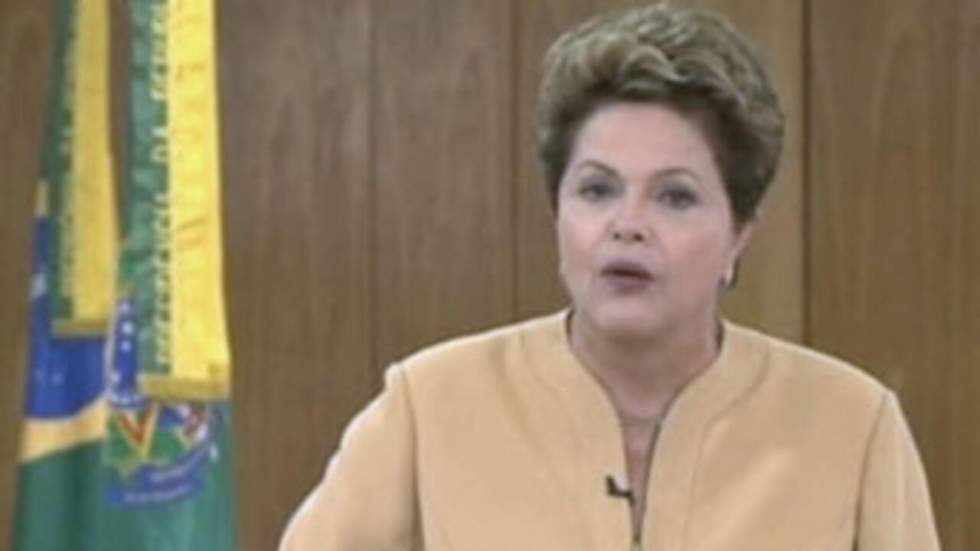 Dilma Rousseff se dit à l'écoute de la rue et promet des réformes