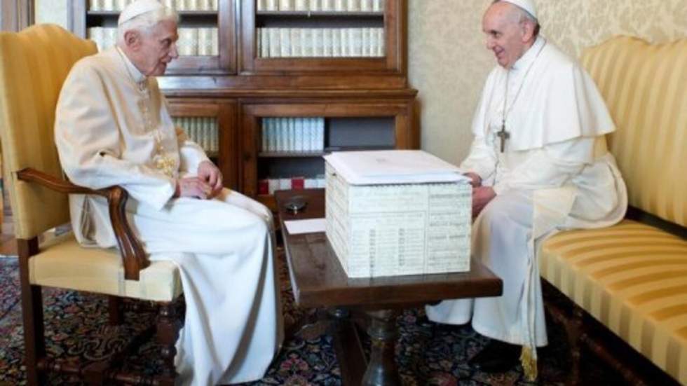 Le Vatican publie la première "lettre circulaire" rédigée par deux papes