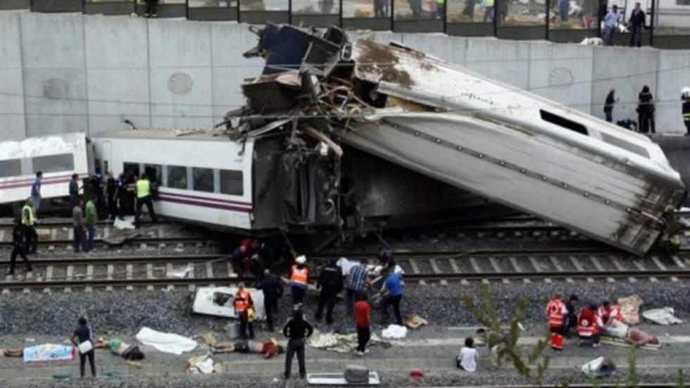 Un train déraille à Saint-Jacques-de-Compostelle, au moins 80 morts Un train déraille à Saint-Jacques-de-Compostelle, au moins 80 morts